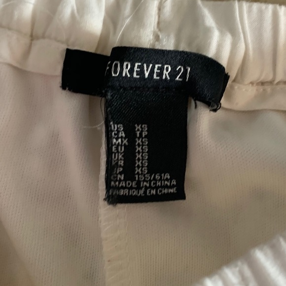 White shorts - Picture 3 of 3